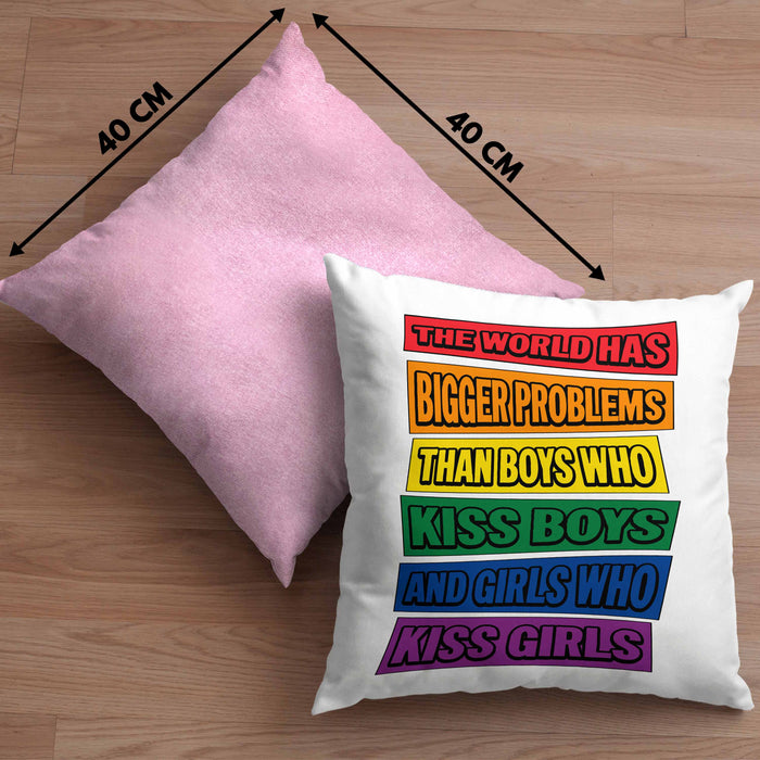 LGBTQ Kissen mit Füllung 40x40 Geschenk Schwule Lesben Geschenkidee The World Has Bigger Problems Gender Equality Häferl (Grau) Rosa Trendation