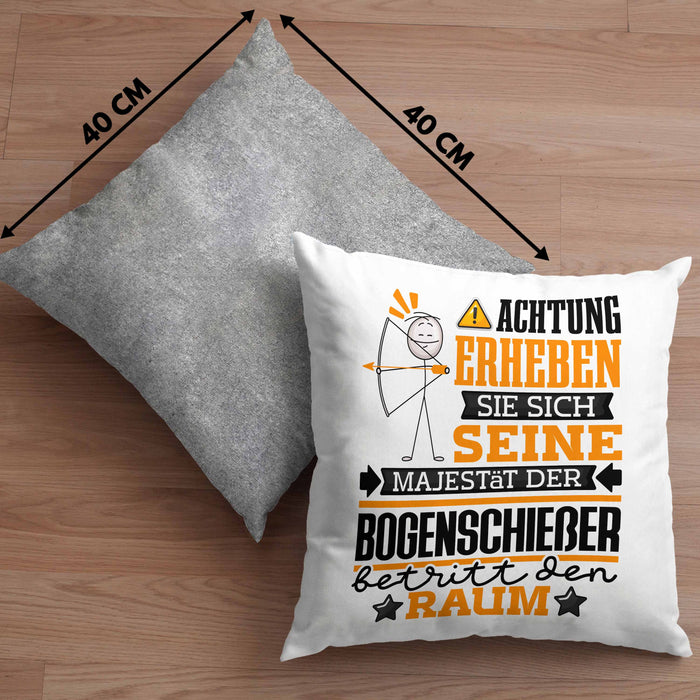 Bogenschießer Geschenk Kissen mit Füllung 40x40 Lustiger Spruch Erheben Sie Sich Der Bogenschießer Betritt den Raum (Grau) Grau Trendation