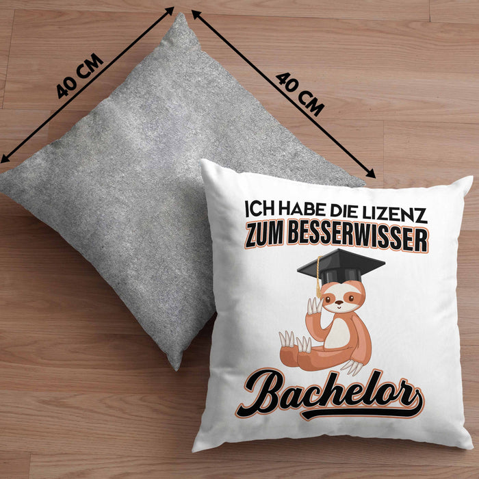 Bachelor Geschenk Abschluss Kissen mit Füllung 40x40 Spruch Master Abitur Abi Graduation Bestanden Prüfung Lizenz zum Besserwisser (Grau) Grau Trendation