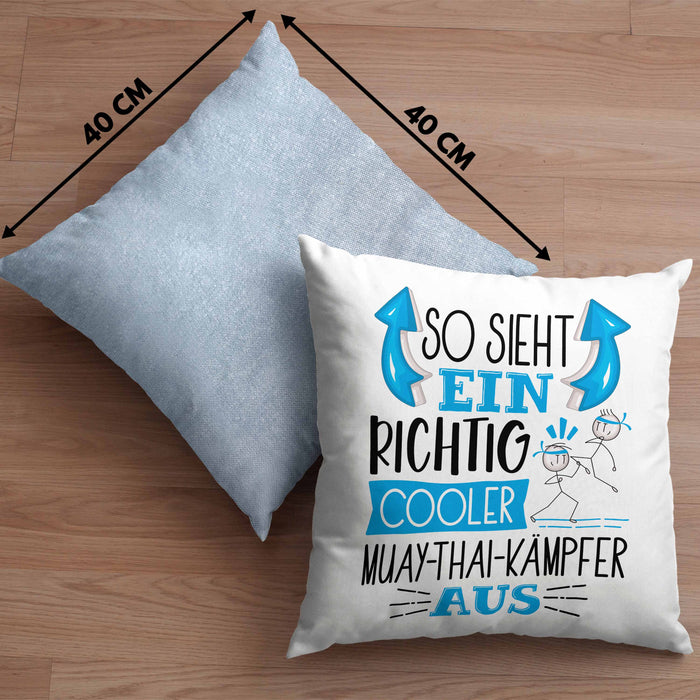 So Sieht Ein Richtig Cooler Muay-Thai-Kämpfer Aus Geschenk Kissen mit Füllung 40x40 Lustiger Spruch Geschenkidee (Grau) Blau Trendation