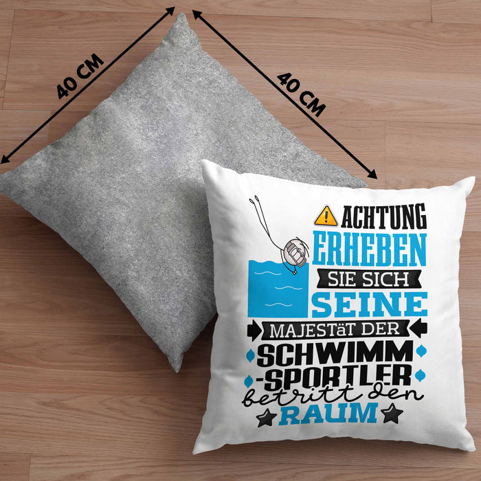 Schwimmsportler Geschenk Kissen mit Füllung 40x40 Lustiger Spruch Erheben Sie Sich Der Schwimmsportler Betritt den Raum (Grau) Grau Trendation