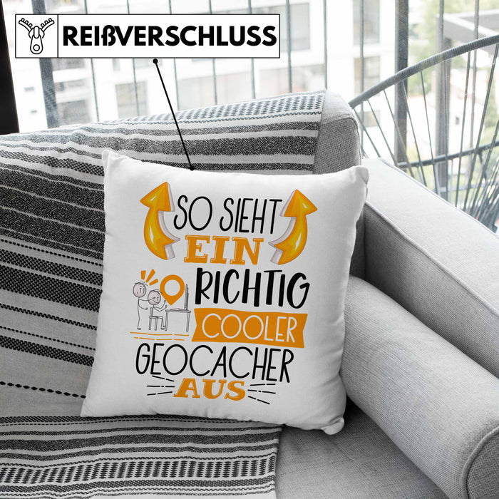 So Sieht Ein Richtig Cooler Geocacher Aus Geschenk Kissen mit Füllung 40x40 Lustiger Spruch Geschenkidee (Grau) Grau Trendation