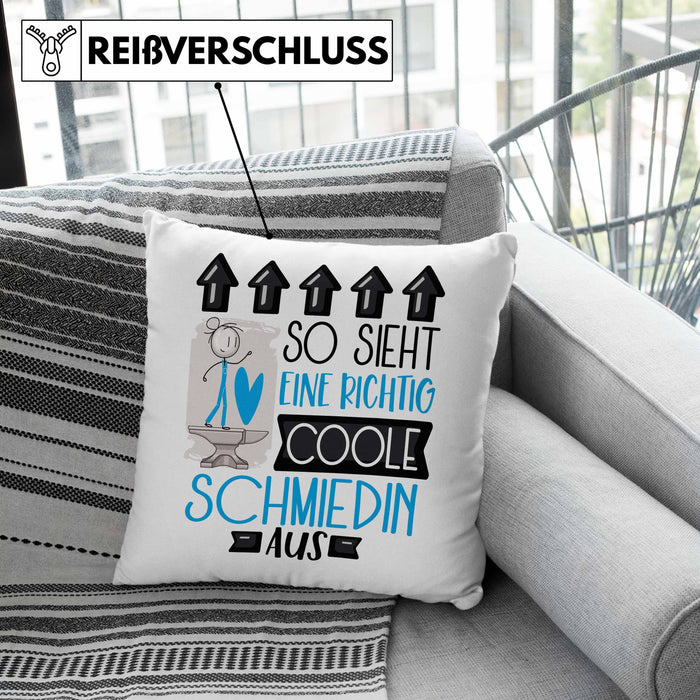 Schmiedin Geschenk Kissen mit Füllung 40x40 Geschenkidee für Schmiedin Geburtstag Weihnachten Spruch So Sieht Eine Richtig Coole Schmiedin Aus (Grau) Grau Trendation