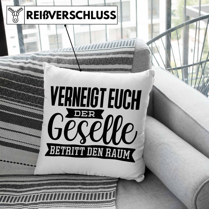 Geselle Prüfung Bestanden Kissen mit Füllung 40x40 Geschenk Verneigt Euch Der Geselle Betritt Den Raum (Grau) Blau Trendation
