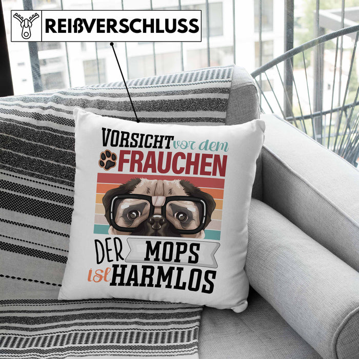 Mops Besitzerin Frauchen Kissen mit Füllung 40x40 Geschenk Lustiger Spruch Geschenkidee Vorsicht Vor Dem Frauchen (Grau) Grau Trendation