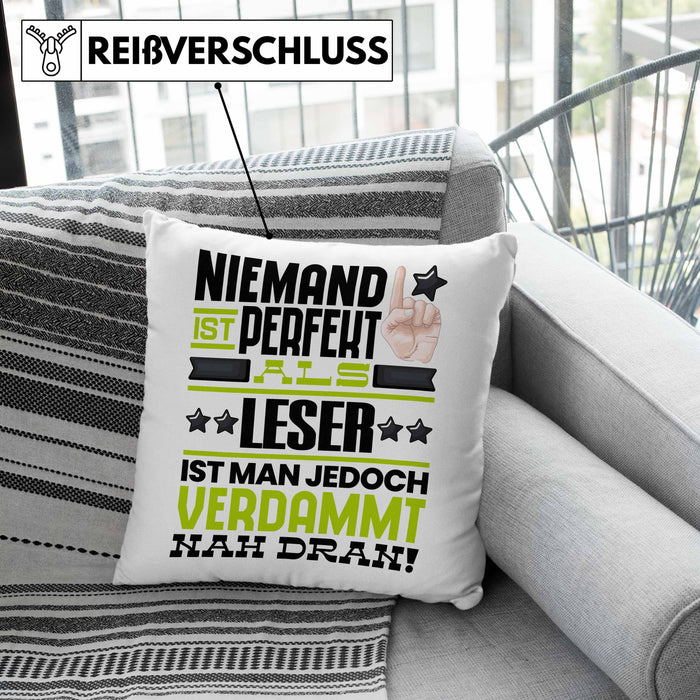 Leser Geschenk Kissen mit Füllung 40x40 Lustige Geschenkidee für Leser Geburtstag Niemand Ist Perfekt Aber Als Leser Ist Man Nah Dran (Grau) Grau Trendation