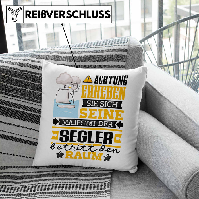 Segler Geschenk Kissen mit Füllung 40x40 Lustiger Spruch Erheben Sie Sich Der Segler Betritt den Raum (Grau) Blau Trendation
