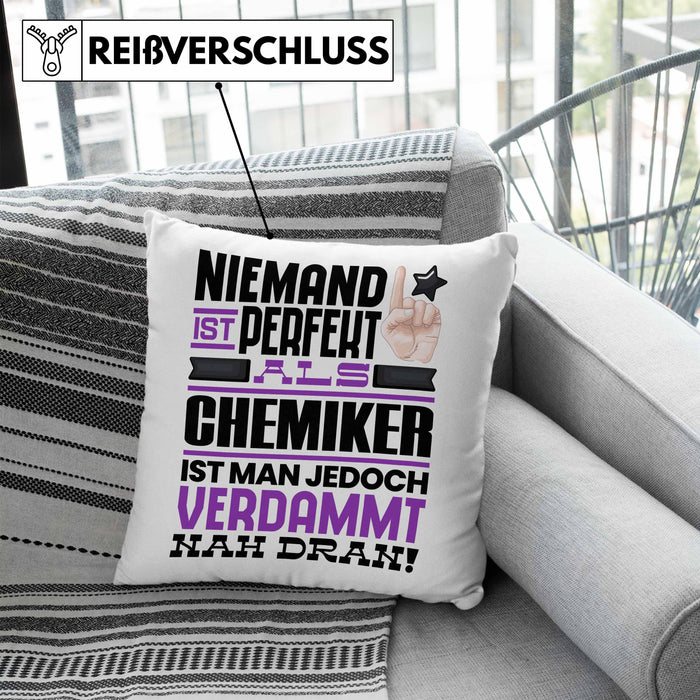 Chemiker Geschenk Kissen mit Füllung 40x40 Lustige Geschenkidee für Chemiker Geburtstag Niemand Ist Perfekt Aber Als Chemiker Ist Man Nah Dran (Grau) Blau Trendation
