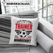 Fußball-Trainer Kissen mit Füllung 40x40 Geschenk Coach Bester Trainer Ich Bin Der Trainer Einer Absolut Geilen Mannschaft Und Ja Sie Haben Mir Diese Kissen mit Füllung 40x40 Geschenkt (Grau) Blau Trendation
