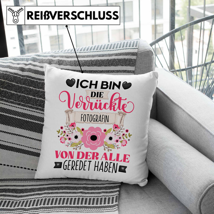Photografin Kissen mit Füllung 40x40 Geschenk Lustiger Spruch Geschenkidee Ich Bin Die Verrückte Photografin Von Der Alle Geredet Haben (Grau) Grün Trendation
