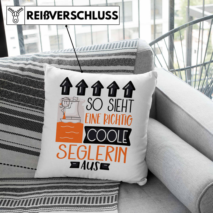 Seglerin Geschenk Kissen mit Füllung 40x40 Lustig Geschenkidee für Seglerin Geburtstag So Sieht Eine Richtig Coole Seglerin Aus Frauen Spruch (Grau) Grün Trendation