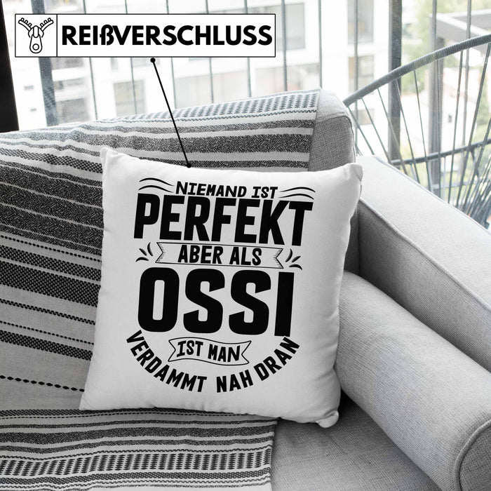 Ossi Kissen mit Füllung 40x40 Geschenk Ostdeutschland Niemand Ist Perfekt Aber Als Ossi Ist Man Nah Dran (Grau) Grün Trendation