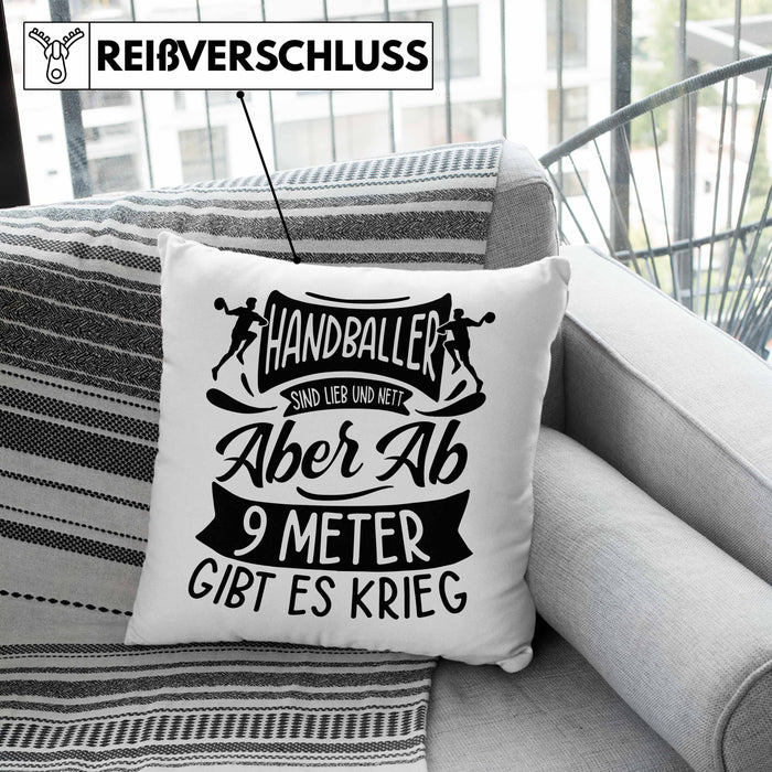 Handball Geschenk Kissen mit Füllung 40x40 Geschenkidee Handball-Spieler Handballspielerin Mädchen Jungs Ab 9 Meter Gibt Es Krieg (Grau) Rosa Trendation