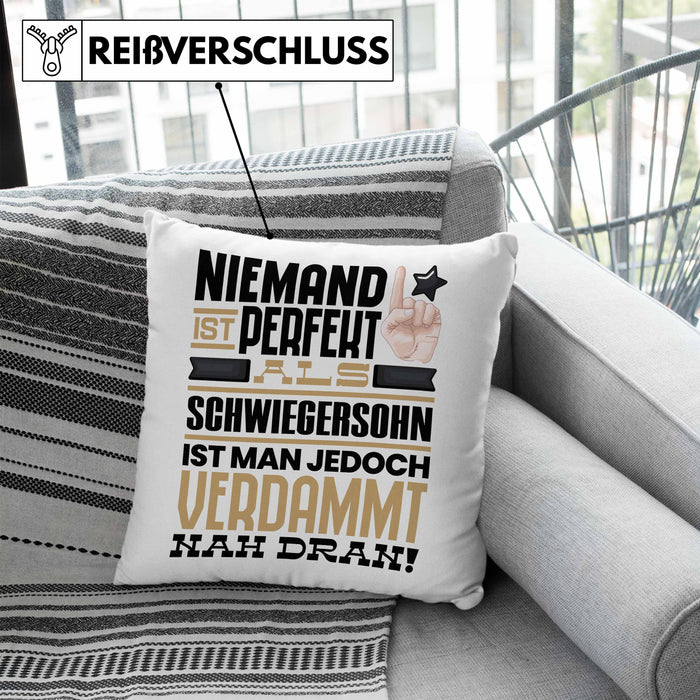 Schwiegersohn Geschenk Kissen mit Füllung 40x40 Lustige Geschenkidee für Schwiegersohn Geburtstag Niemand Ist Perfekt Aber Als Schwiegersohn Ist Man Nah Dran (Grau) Blau Trendation