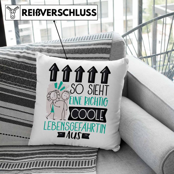 Lebensgefährtin Geschenk Kissen mit Füllung 40x40 Lustig Geschenkidee für Lebensgefährtin Geburtstag So Sieht Eine Richtig Coole Lebensgefährtin Aus Frauen Spruch (Grau) Grau Trendation