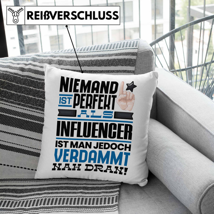 Influencer Geschenk Kissen mit Füllung 40x40 Lustige Geschenkidee für Influencer Geburtstag Niemand Ist Perfekt Aber Als Influencer Ist Man Nah Dran (Grau) Rosa Trendation