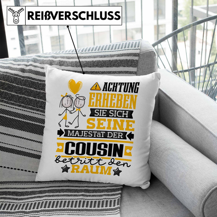 Cousin Geschenk Kissen mit Füllung 40x40 Lustiger Spruch Erheben Sie Sich Der Cousin Betritt den Raum (Grau) Blau Trendation