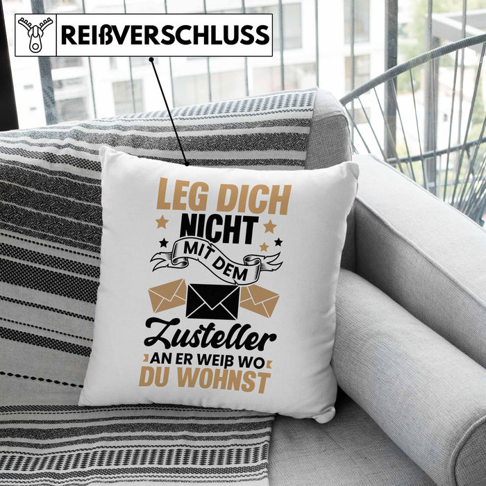 Postbote Paketzusteller Geschenk Kissen mit Füllung 40x40 Spruch Leg Dich Nicht Mit Dem Zusteller An Er Weiß Wo Du Wohnst Briefträger (Grau) Grün Trendation