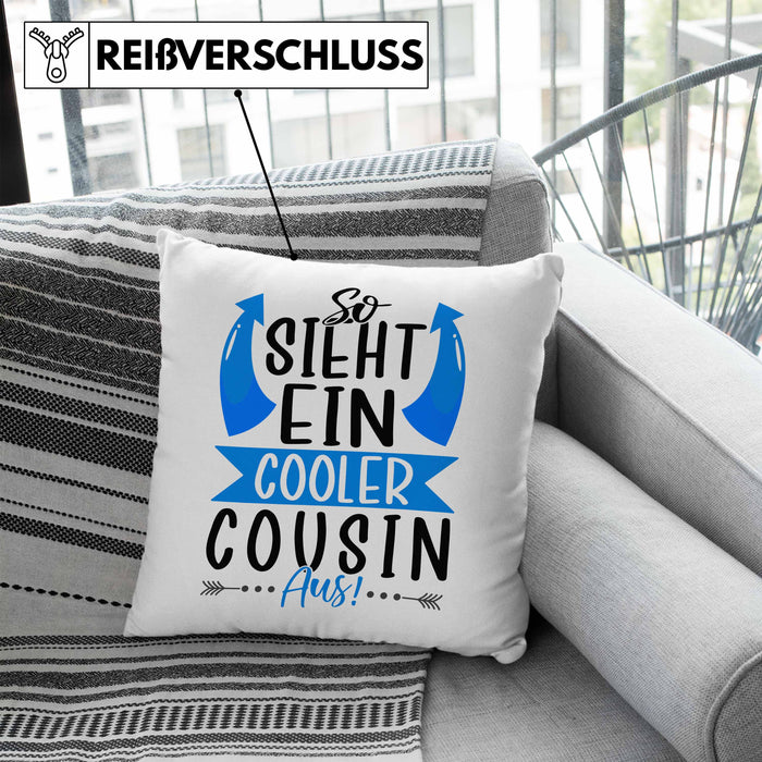 Cousin Kissen mit Füllung 40x40 Geschenk So Sieht Ein Cooler Cousin Aus Geschenkidee Bester Cousin (Grau) Blau Trendation
