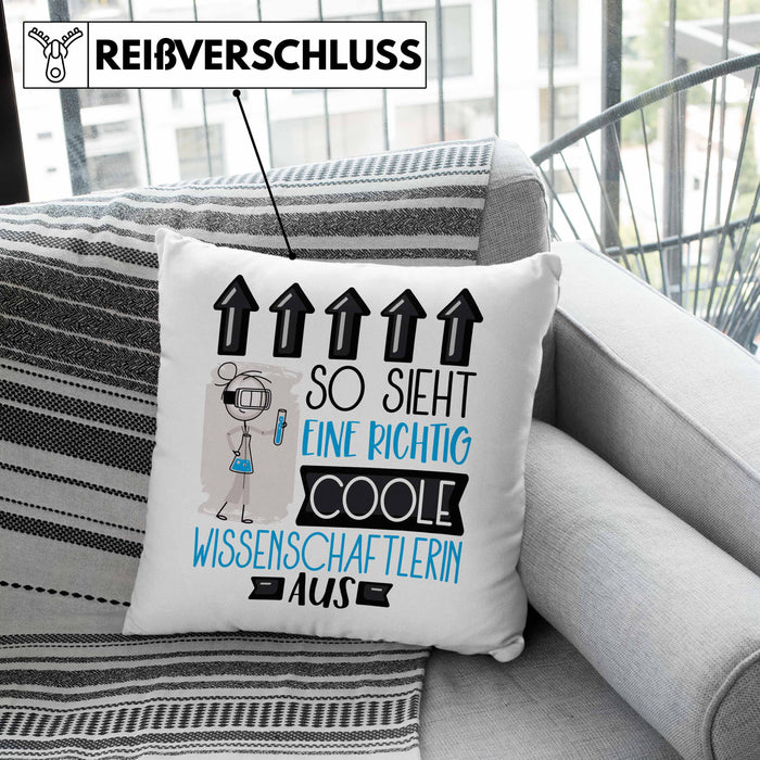 Wissenschaftlerin Geschenk Kissen mit Füllung 40x40 Geschenkidee für Wissenschaftlerin Geburtstag Weihnachten Spruch So Sieht Eine Richtig Coole Wissenschaftlerin Aus (Grau) Grün Trendation