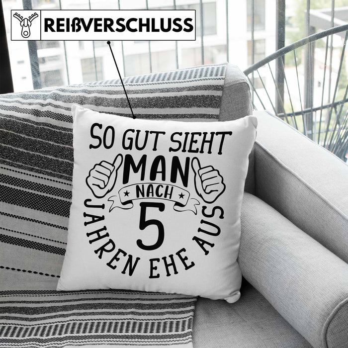 Hölzerne Hochzeit Kissen mit Füllung 40x40 Geschenk Ehemann Ehefrau Partner So Gut Sieht Man Nach 5 Jahren Ehe Aus (Grau) Blau Trendation