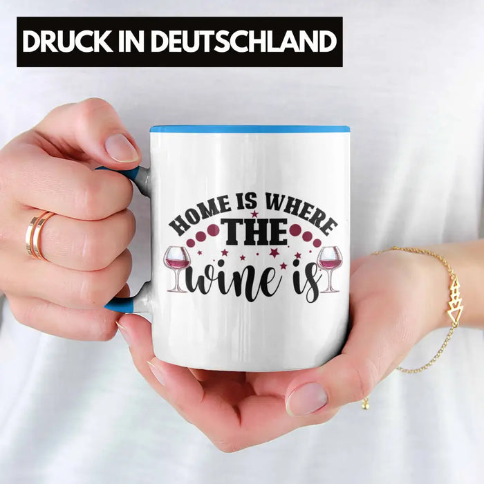 Home Is Where The Wine Is Lustige Tasse Spruch Geschenkidee Frauen Wein-Liebhaber Blau Trendation