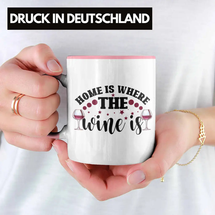 Home Is Where The Wine Is Lustige Tasse Spruch Geschenkidee Frauen Wein-Liebhaber Rosa Trendation
