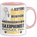 Saxophonist Geschenk Tasse Lustiger Spruch Erheben Sie Sich Der Saxophonist Betritt den Raum Rosa Trendation