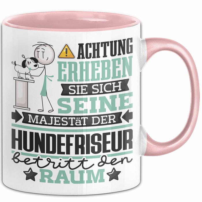 Hundefriseur Geschenk Tasse Lustiger Spruch Erheben Sie Sich Der Hundefriseur Betritt den Raum Rosa Trendation