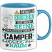 Camper Geschenk Tasse Lustiger Spruch Erheben Sie Sich Der Camper Betritt den Raum Blau Trendation