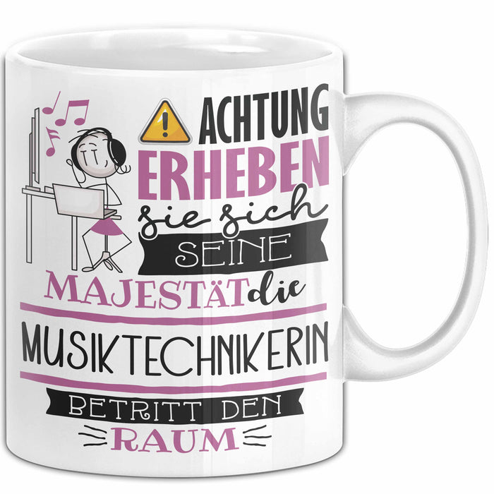 Musiktechnikerin Tasse Geschenk Lustiger Spruch Bitte Erheben Sie Sich Seine Majestät Die Musiktechnikerin Betritt Den Raum Weiß Trendation