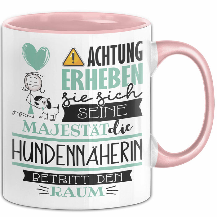 Hundennäherin Tasse Geschenk Lustiger Spruch Bitte Erheben Sie Sich Seine Majestät Die Hundennäherin Betritt Den Raum Rosa Trendation