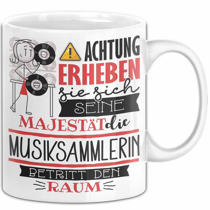 Musiksammlerin Tasse Geschenk Lustiger Spruch Bitte Erheben Sie Sich Seine Majestät Die Musiksammlerin Betritt Den Raum Weiß Trendation