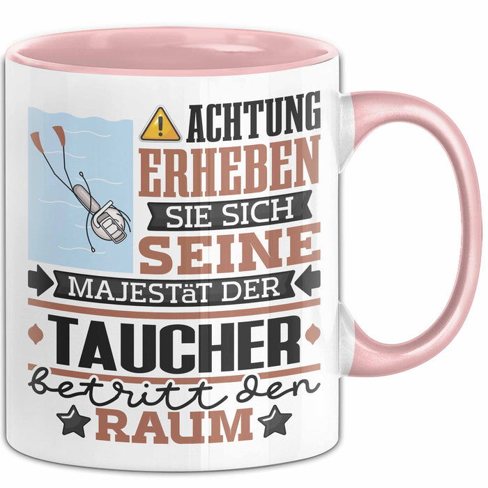Taucher Geschenk Tasse Lustiger Spruch Erheben Sie Sich Der Taucher Betritt den Raum Rosa Trendation