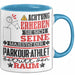 Parkour-Athlet Geschenk Tasse Lustiger Spruch Erheben Sie Sich Der Parkour-Athlet Betritt den Raum Blau Trendation