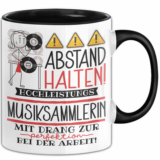 Musiksammlerin Tasse Geschenk Lustig Abstand Halten Hochleistungs-Musiksammlerin Mit Drang Zur Perfektion Bei Der Arbeit Trendation