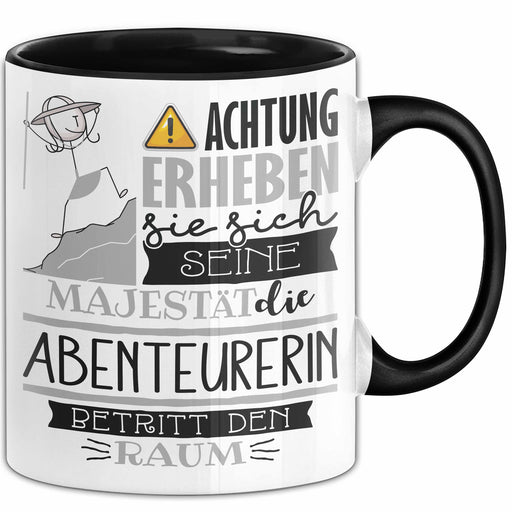 Abenteurerin Tasse Geschenk Lustiger Spruch Bitte Erheben Sie Sich Seine Majestät Die Abenteurerin Betritt Den Raum Schwarz Trendation