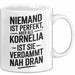 Kornelia Tasse Geschenk Niemand Ist Perfekt Kornelia Verdammt Nah Dran Geschenkidee Weiß Trendation