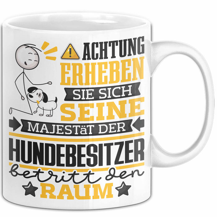 Hundebesitzer Geschenk Tasse Lustiger Spruch Erheben Sie Sich Der Hundebesitzer Betritt den Raum Weiß Trendation