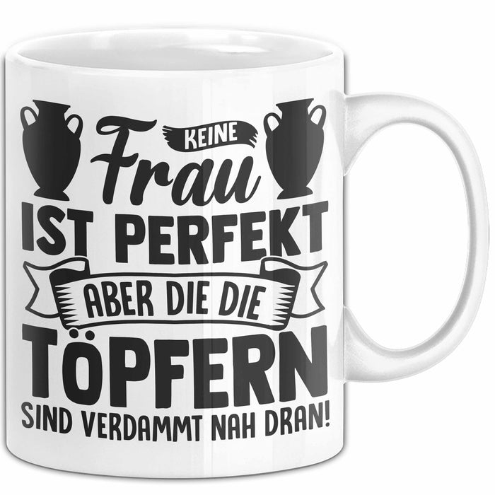 Töpferin Tasse Geschenk Keine Frau Ist Perfekt Aber Die Die Töpfern Sind Verdammt Nah Dran Weiß Trendation