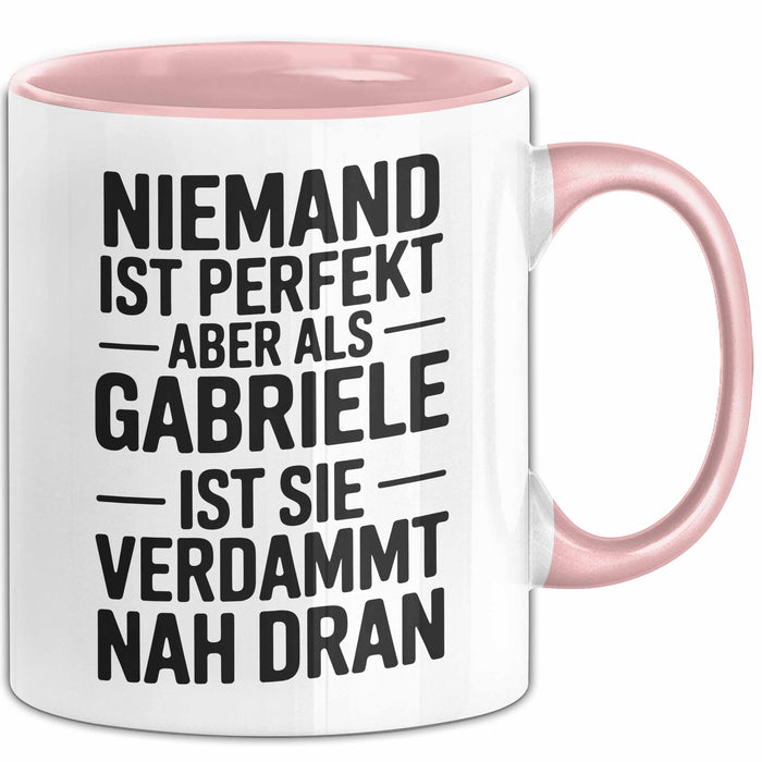 Gabriele Tasse Geschenk Niemand Ist Perfekt Gabriele Verdammt Nah Dran Geschenkidee Rosa Trendation