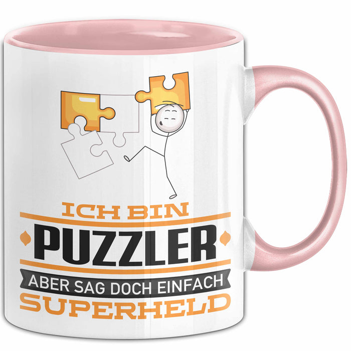 Puzzler Geschenk Tasse Ich Bin Puzzler Aber Sag Doch Einfach Superheld Lustige Geschenkdiee für Puzzler Kaffee-Becher Rosa Trendation