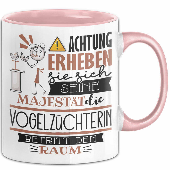 Vogelzüchterin Tasse Geschenk Lustiger Spruch Bitte Erheben Sie Sich Seine Majestät Die Vogelzüchterin Betritt Den Raum Rosa Trendation