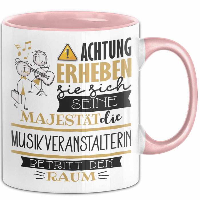 Musikveranstalterin Tasse Geschenk Lustiger Spruch Bitte Erheben Sie Sich Seine Majestät Die Musikveranstalterin Betritt Den Raum Rosa Trendation