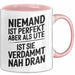 Ute Tasse Geschenk Niemand Ist Perfekt Ute Verdammt Nah Dran Geschenkidee Rosa Trendation