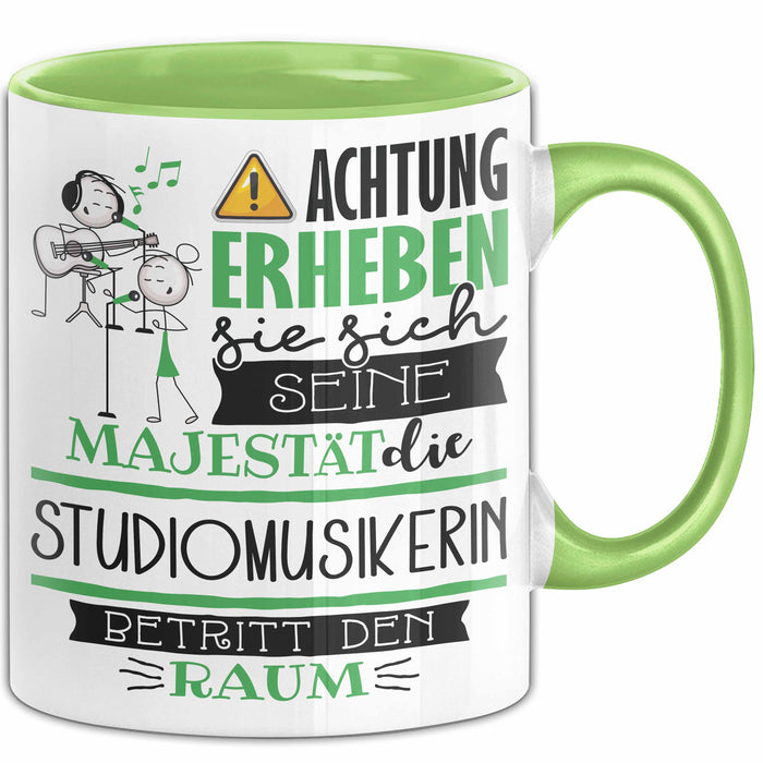 Studiomusikerin Tasse Geschenk Lustiger Spruch Bitte Erheben Sie Sich Seine Majestät Die Studiomusikerin Betritt Den Raum Grün Trendation
