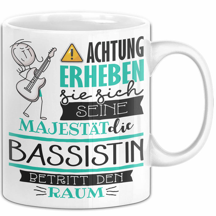 Bassistin Tasse Geschenk Lustiger Spruch Bitte Erheben Sie Sich Seine Majestät Die Bassistin Betritt Den Raum Weiß Trendation