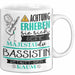 Bassistin Tasse Geschenk Lustiger Spruch Bitte Erheben Sie Sich Seine Majestät Die Bassistin Betritt Den Raum Weiß Trendation