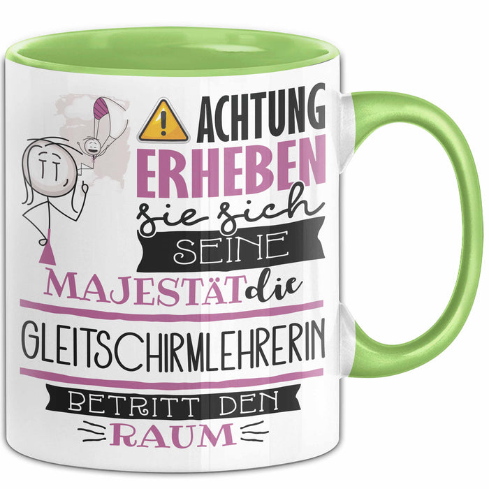 Gleitschirmlehrerin Tasse Geschenk Lustiger Spruch Bitte Erheben Sie Sich Seine Majestät Die Gleitschirmlehrerin Betritt Den Raum Grün Trendation