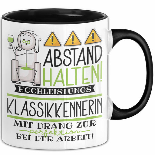 Klassikkennerin Tasse Geschenk Lustig Abstand Halten Hochleistungs-Klassikkennerin Mit Drang Zur Perfektion Bei Der Arbeit Trendation